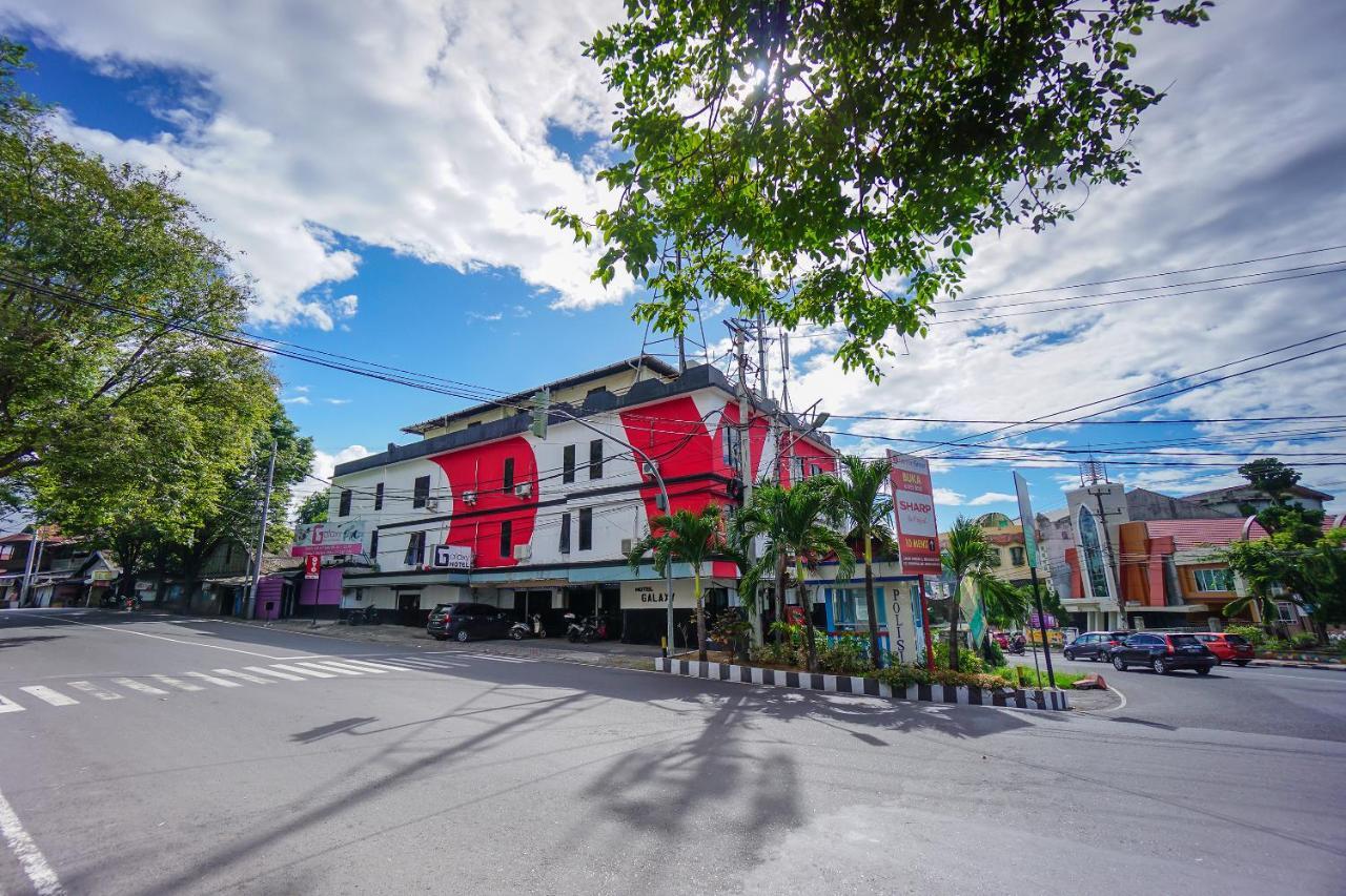 Oyo 2217 Galaxy Hotel Manado Exterior photo