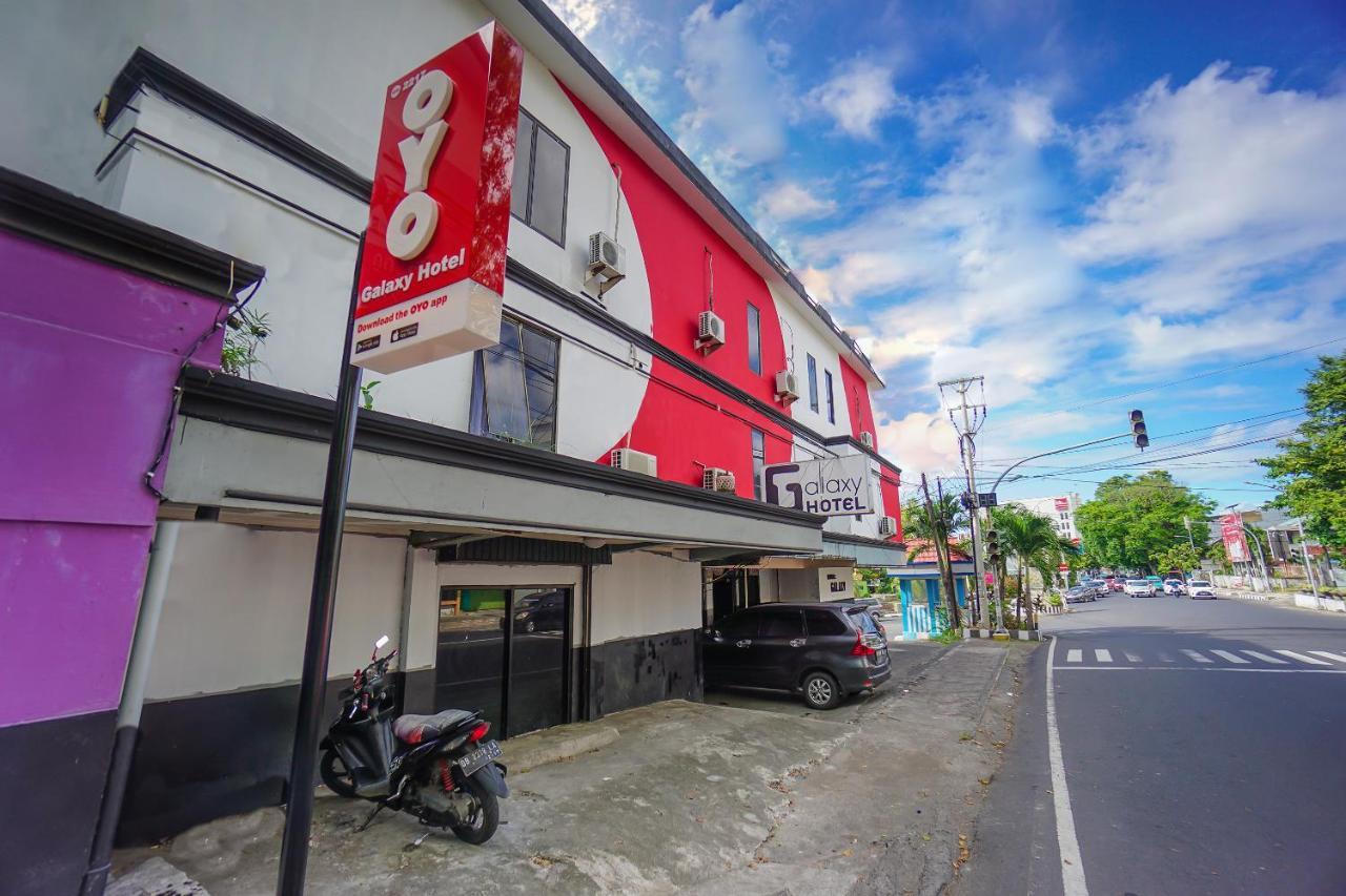 Oyo 2217 Galaxy Hotel Manado Exterior photo